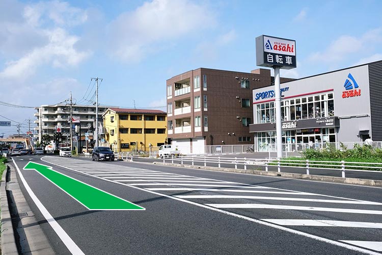 流山街道で松戸方面よりお越しの際は右手に「あさひ自転車」を見て進みます。